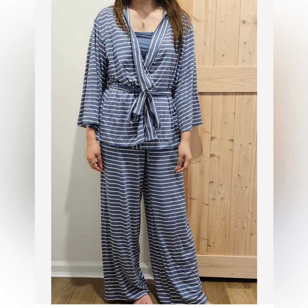 State Of Day 2 Piece blue and white striped pajamas set❤️EXCELLENT CONDITION ❤️